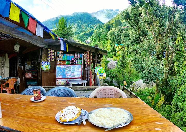 Cafés with a View: Dining Among the Himalayas